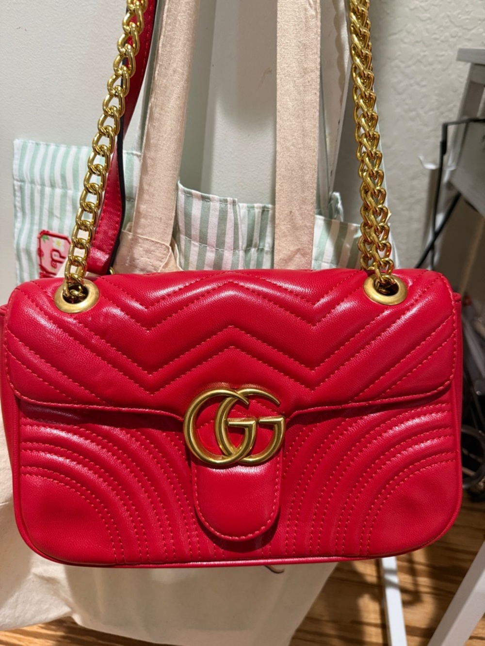 Gucci Red Quilted Shoulder Bag with Gold Double-G - Picture 2 of 6